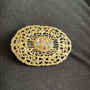 Gold Filigree Brooch with Intricate Design and Gemstone Cluster